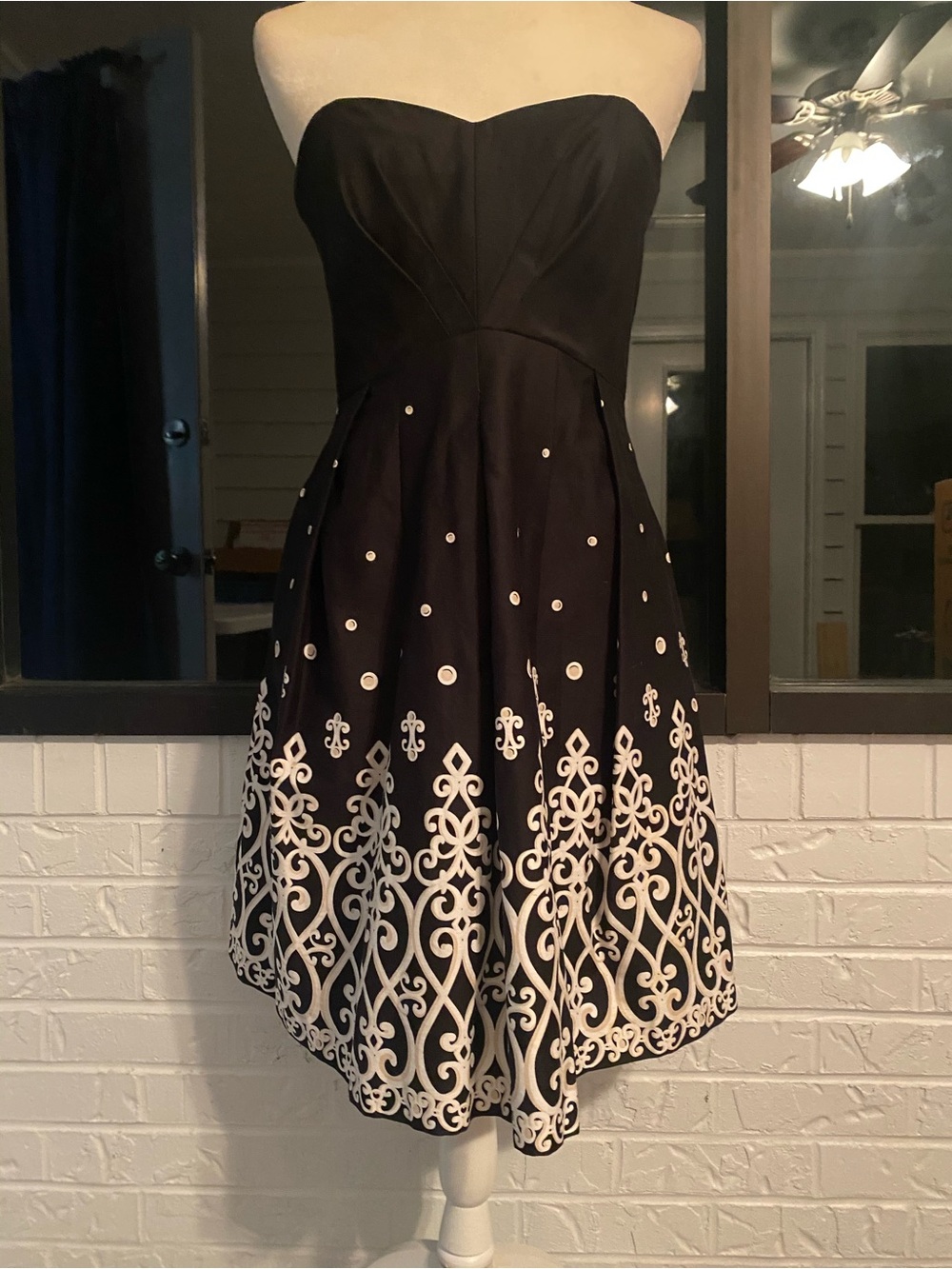 🌺White House Black Market Black dress Strapless with White Filigree Bone in 8🌺